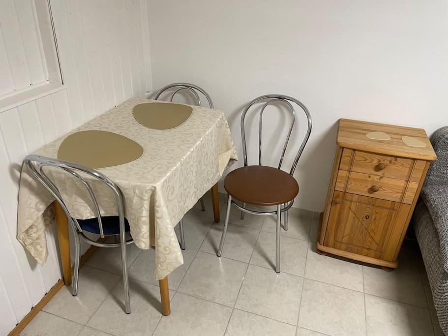 Comfortable Apartment In Commercial Centre Унтерахинг Екстериор снимка