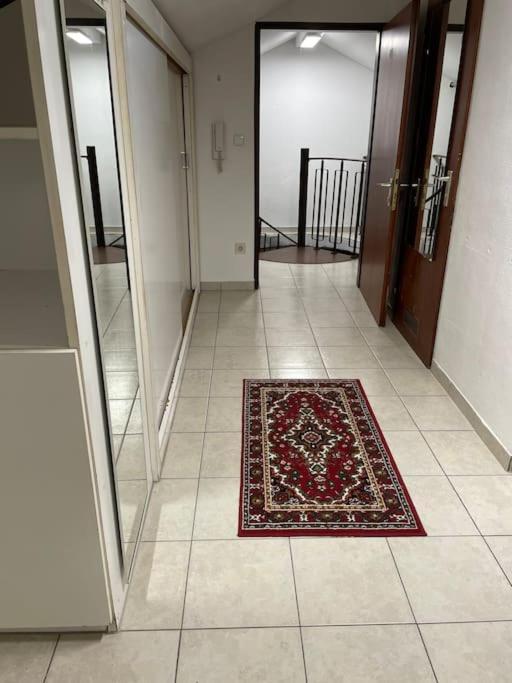 Comfortable Apartment In Commercial Centre Унтерахинг Екстериор снимка